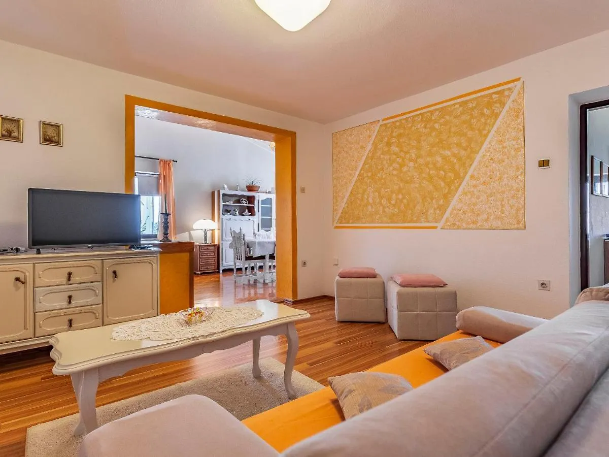 Apartment Vladimir - Pul237 By Interhome Banjole 0*,